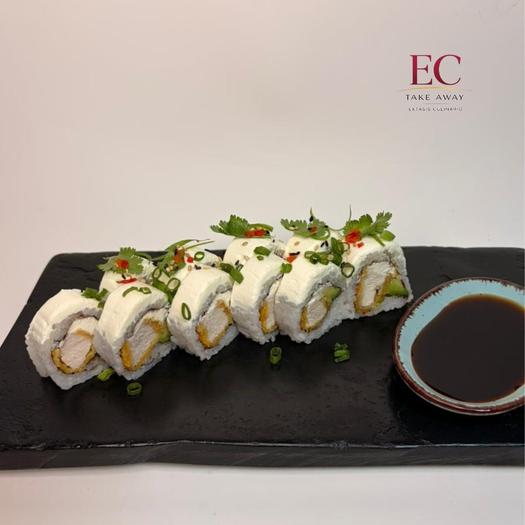 Roll crujiente con queso crema y salsa de soya